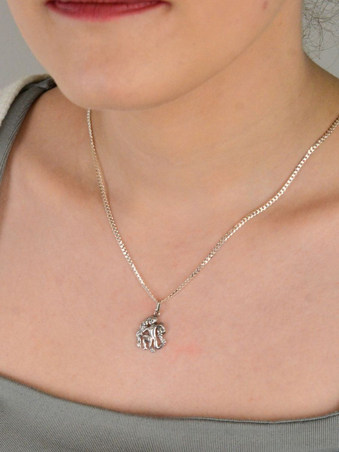 Zawieszka srebrna WODNIK srebro próba 925, AP18-073 WODNIK Elegancka zawieszka srebrna z symbolem Wodnika, wykonana z srebra próby 925, to doskonała biżuteria dla osób urodzonych pod 1.jpg